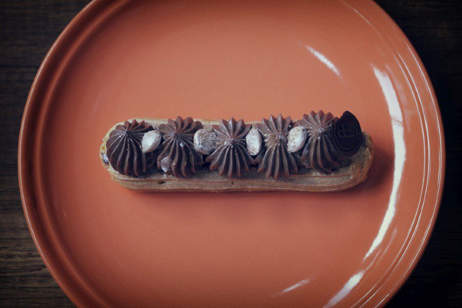 Chocolate y Avellanas Eclair