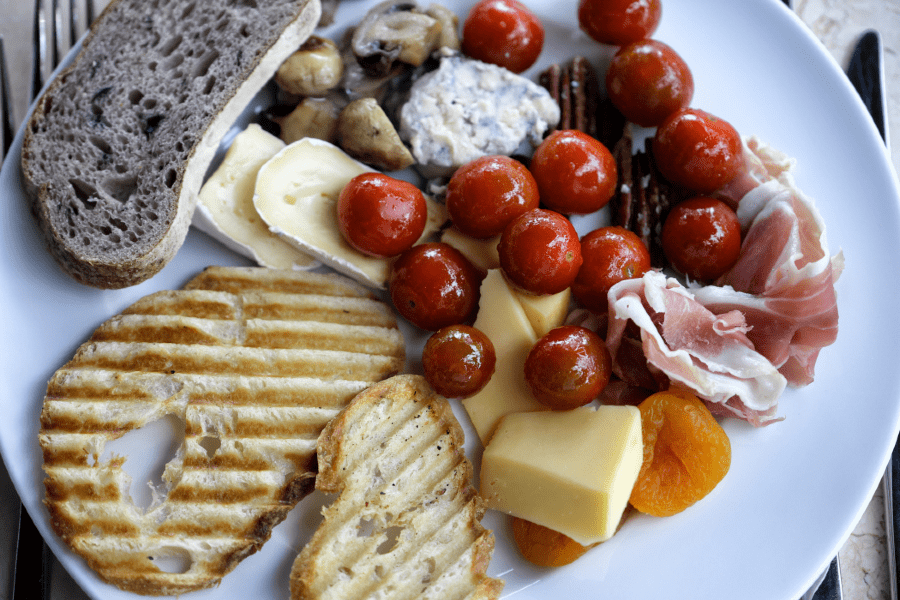 charcuterie-plate